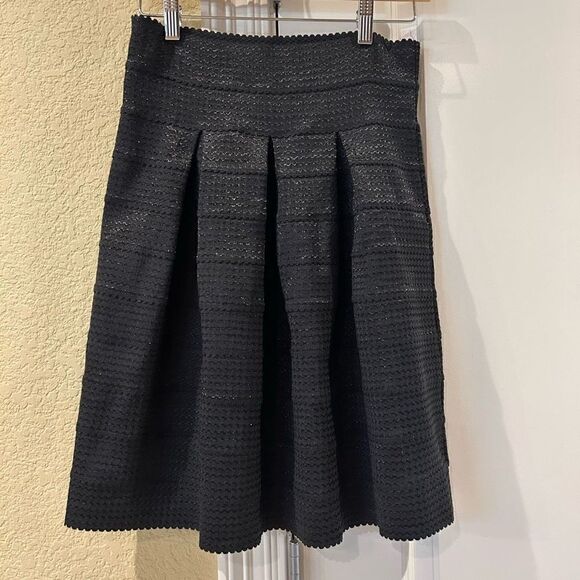 Ann Taylor black pull‎ on skirt size 2 - Picture 1 of 9